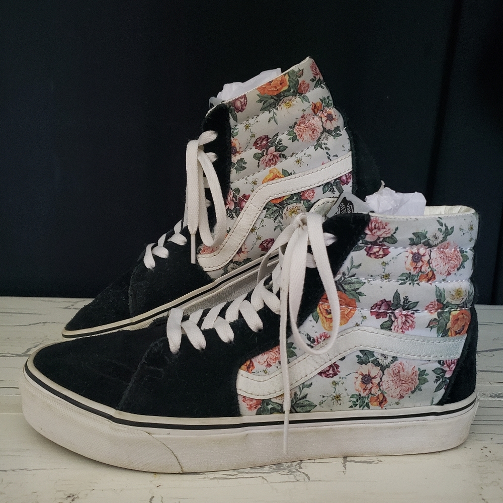Vans Sk8-Hi 'Garden Floral' Sneakers in Unisex size 9 Women's or 7.5 Men's